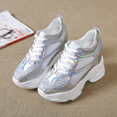 Eko bőrből készült tavaszi női tornacipő fehér és szürke színben