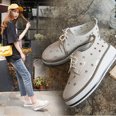 Alkalmi női cipő lakkbőrrel, fehér és bézs színben