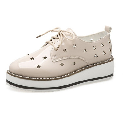 Alkalmi női cipő lakkbőrrel, fehér és bézs színben