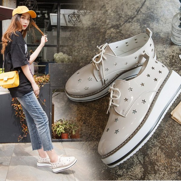 Alkalmi női cipő lakkbőrrel, fehér és bézs színben