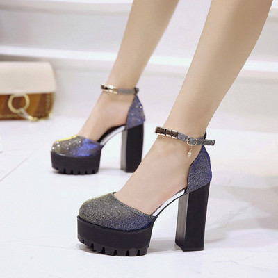 Ψψηλά γυαλιστερά γυναικεία παπούτσια σε δύο χρώματα