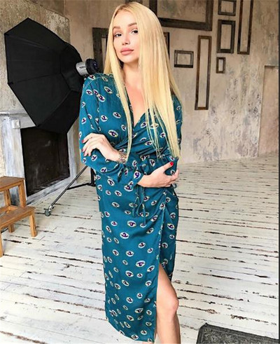 Modern női ruha V-nyakú és fűzős négy színben