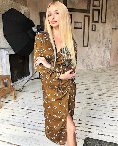 Modern női ruha V-nyakú és fűzős négy színben