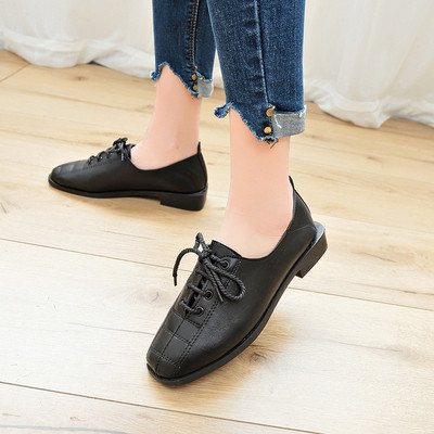 Eko bőrből készült alkalmi női cipő fekete-fehér fűzővel