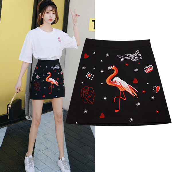 Modern női szoknya színes fekete hímzéssel