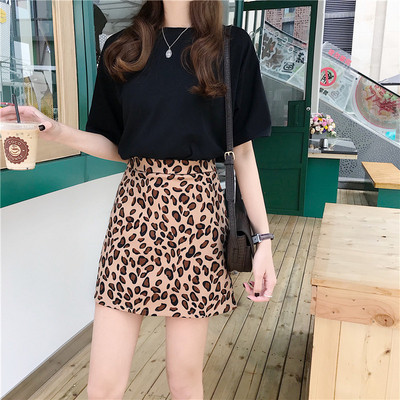 Stílusos női szoknya magas derékkal, leopárd mintával két színben