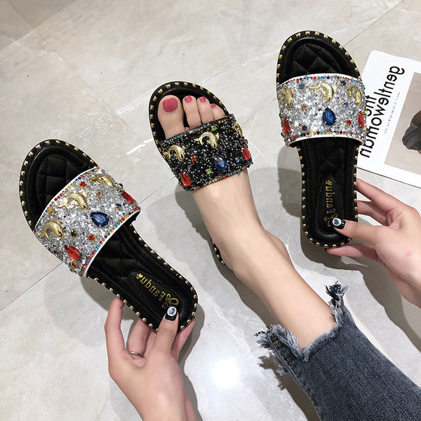 Modern női papucs kövekkel fekete és ezüst színben