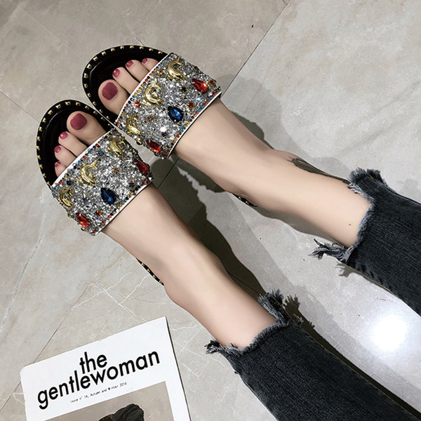 Modern női papucs kövekkel fekete és ezüst színben