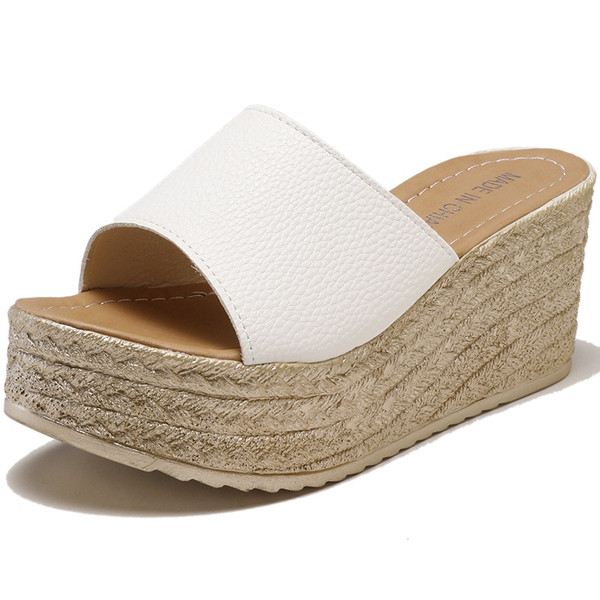 Παντόφλες γυναικείες με  πλατφόρμα σε άσπρο και μαύρο χρώμα