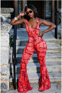 Κομψές γυναικείες φόρμες σε διάφορα χρώματα με ιμάντες