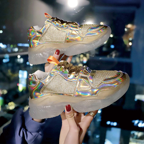 Γυναικεία αθλητικά παπούτσια σε χρυσό και ασημί χρώμα