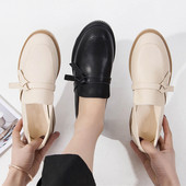 Eko bőrből készült stílusos női mokaszinok bézs és fekete színben