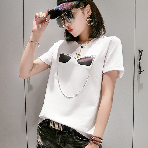 Modern női póló fekete, piros és fehér rátéttel