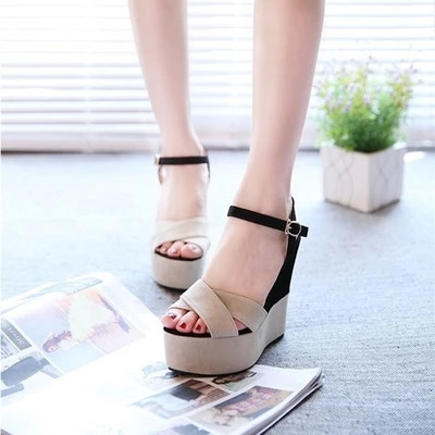 Modern női szandál platformpal, több színben