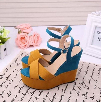 Modern női szandál platformpal, több színben