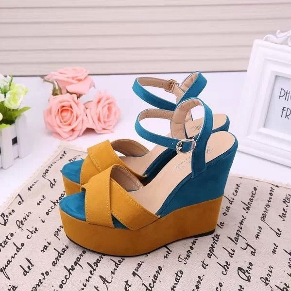 Modern női szandál platformpal, több színben