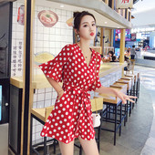 Κομψή γυναικεία ολόσωμη φόρμα με ντεκολτέ σε σχήμα V σε κόκκινο και μαύρο χρώμα