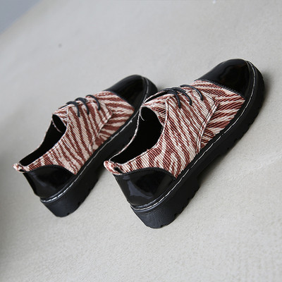 Alkalmi női cipő három színben mintás