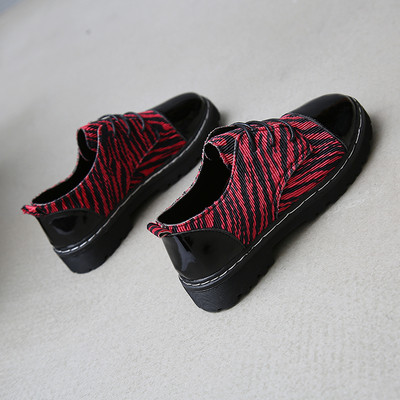 Alkalmi női cipő három színben mintás