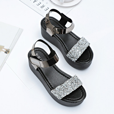 Modern női szandál platformmal, két színben