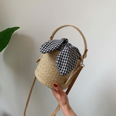 Modern női táska típusú táska fém elemekkel, két színben