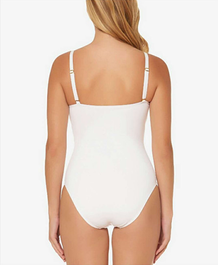 Stílusos fürdőruha fém elemekkel több színben