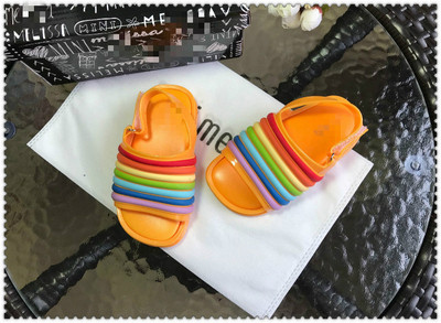 Modern gyerekszandál több színben fiúknak és lányoknak, matricával