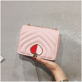 Κομψή γυναικεία έκο  δερμάτινη τσάντα σε τρία χρώματα με μεταλλική αλυσίδα