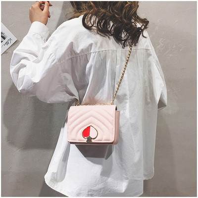 Κομψή γυναικεία έκο  δερμάτινη τσάντα σε τρία χρώματα με μεταλλική αλυσίδα