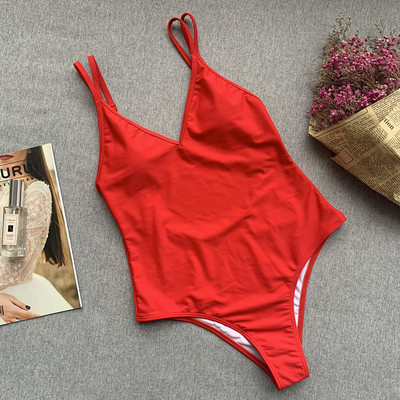 Teljes fürdőruha V-nyakkal és csupasz háttal, három színben