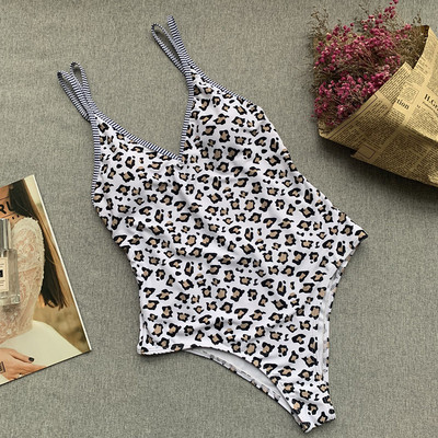 Teljes fürdőruha V-nyakkal és csupasz háttal, három színben