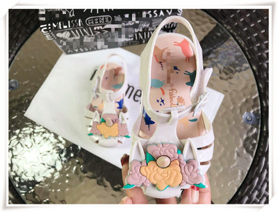 Modern gyerekszandál lányoknak több színben rátéttel