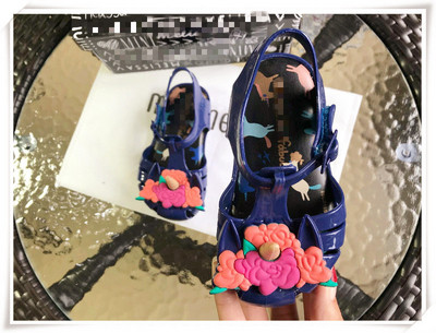 Modern gyerekszandál lányoknak több színben rátéttel