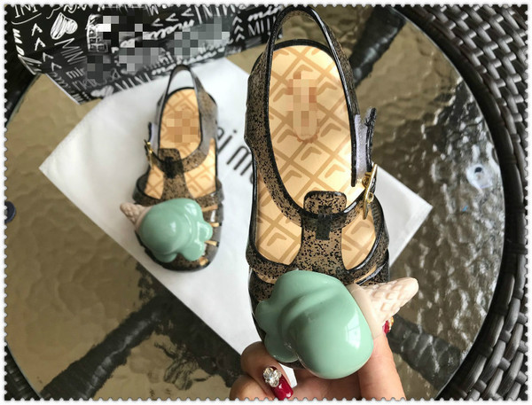 Modern szilikon gyerekszandál lányoknak két színben