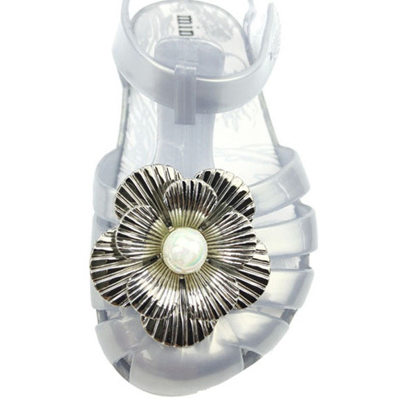 Σύγχρονα παιδικά σανδάλια  σε τρία χρώματα με τρισδιάστατο στοιχείο 