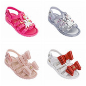 Μοντέρνα παιδικά σανδάλια για κορίτσια - δύο μοντέλα