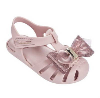 Stílusos gyerekszandál négy színben szalaggal és matricával