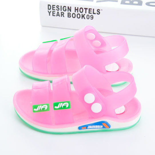 Σύγχρονα παιδικά σανδάλια για αγόρια και κορίτσια σε τρία χρώματα