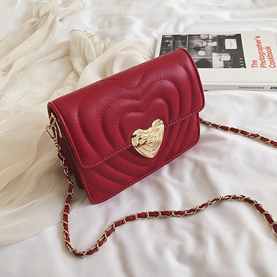 Öko bőrből készült modern női táska több színben és fém lánccal