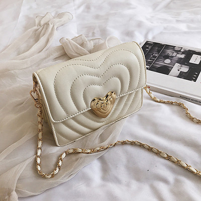 Öko bőrből készült modern női táska több színben és fém lánccal