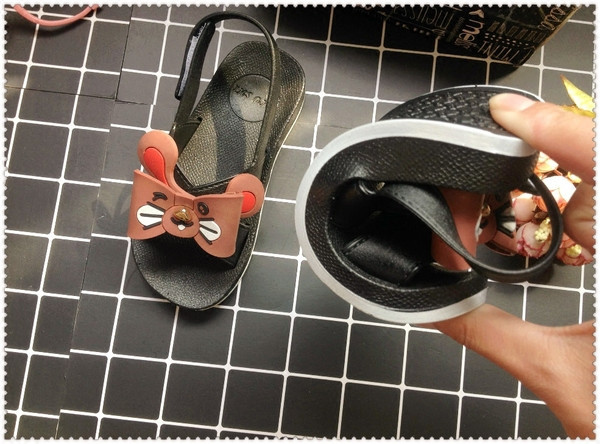 Modern kétszínű szalagos gyerekszandál lányoknak