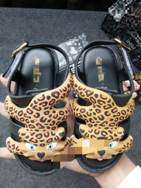 Modern gyerekszandál fiúknak és lányoknak három színben 3D elemmel