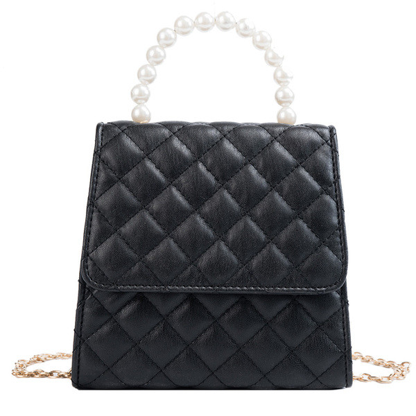 Stílusos, öko bőrből készült női táska rövid gyöngyház fogantyúval, hosszú fémlánccal két méretben