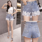 Női farmer rövidnadrág csipkével és gyöngyökkel