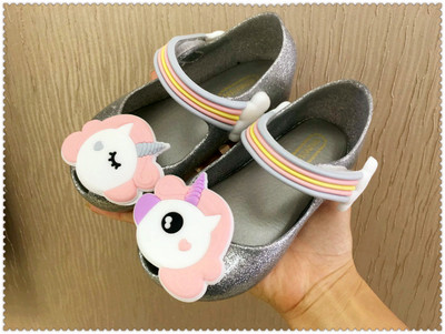 Modern tavaszi gyerekcipő lányoknak 3D elemmel, négy színben