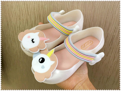 Modern tavaszi gyerekcipő lányoknak 3D elemmel, négy színben