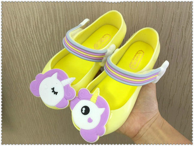 Modern tavaszi gyerekcipő lányoknak 3D elemmel, négy színben