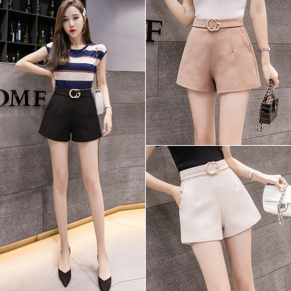 Stílusos női rövidnadrág övvel több színben