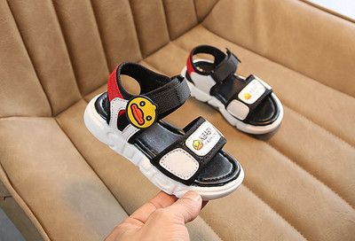 Modern gyerekszandál fiúknak, rátéttel, három színben