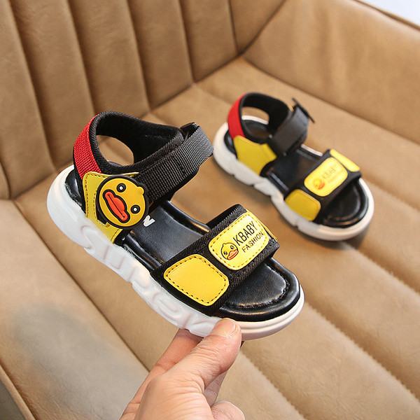 Modern gyerekszandál fiúknak, rátéttel, három színben